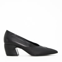 FRU02 LEATHER AND RUBBER HEEL SHOES