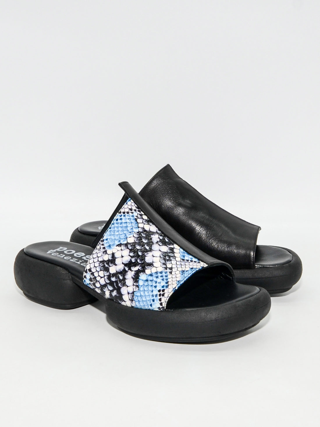JCP02 SNAKE PRINT LEATHER MULES